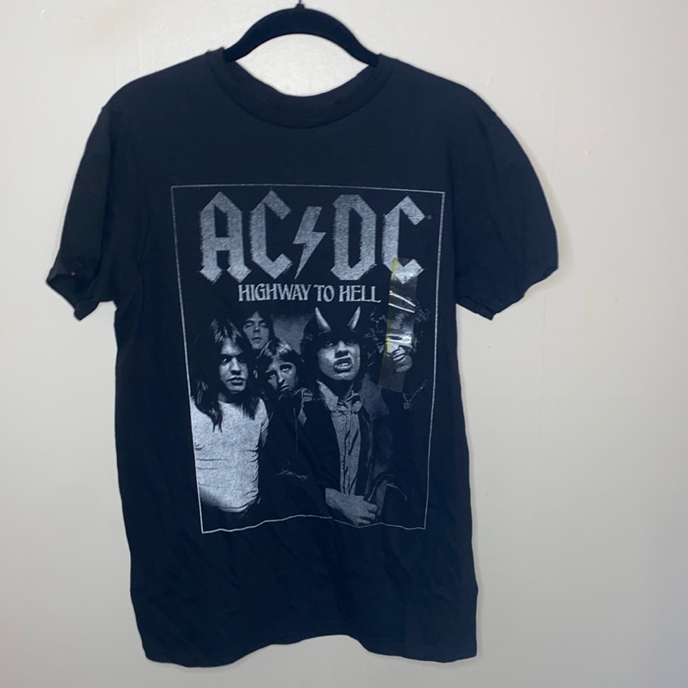 🌵NWT AC/DC Black graphic tee! - Picture 2 of 7